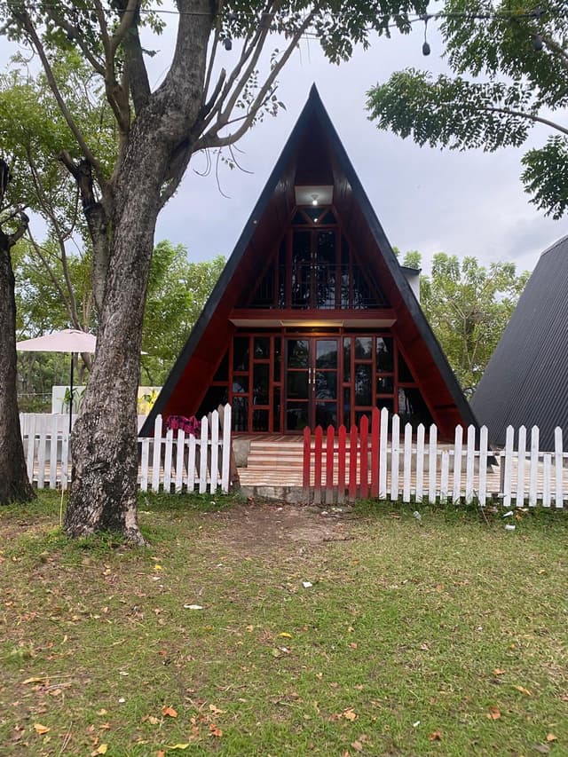 Cottage Tropis Bernuansa Alam