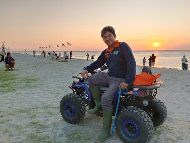 Sunset View Point di tepi pantai